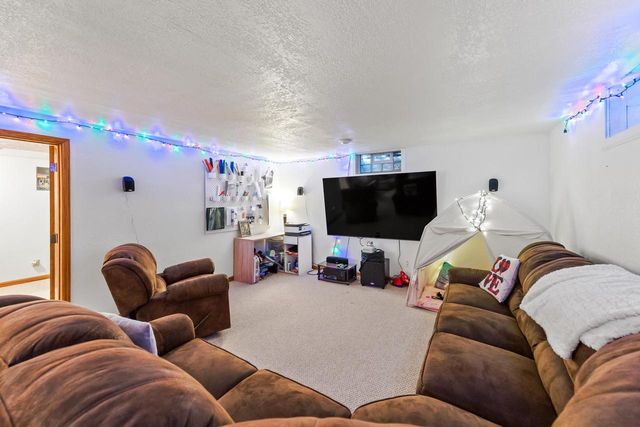 534 Woodridge DRIVE, Grafton, WI 53024