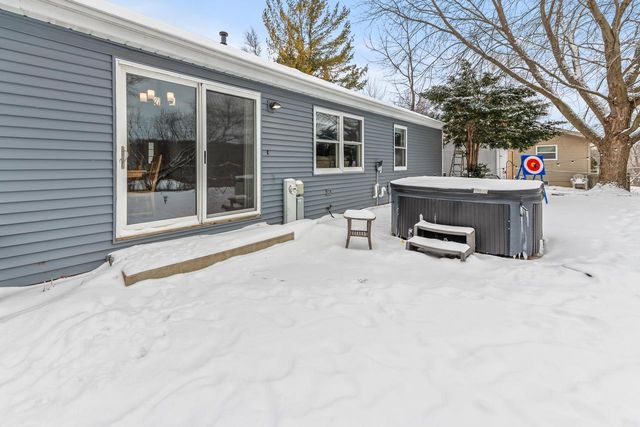 534 Woodridge DRIVE, Grafton, WI 53024