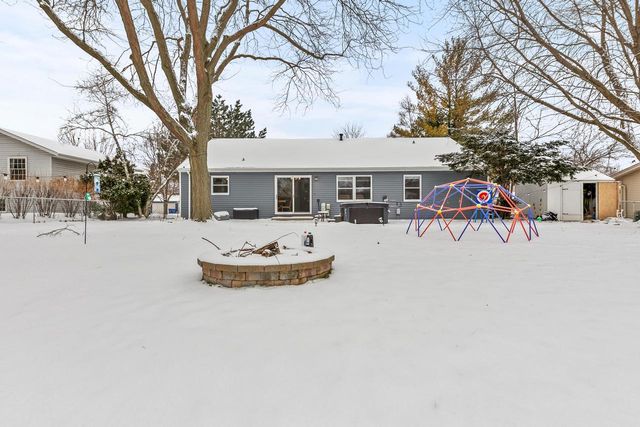 534 Woodridge DRIVE, Grafton, WI 53024