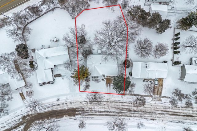 534 Woodridge DRIVE, Grafton, WI 53024