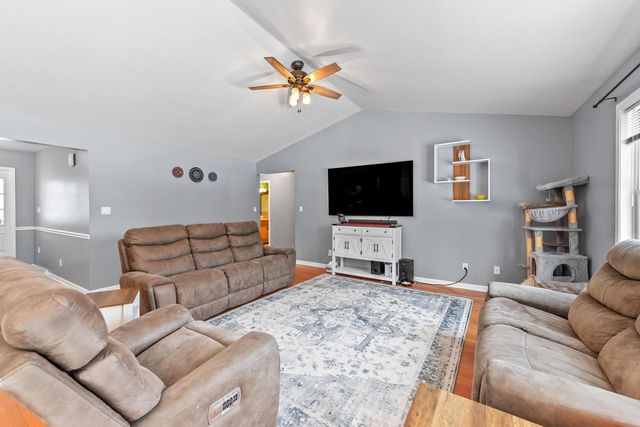 534 Woodridge DRIVE, Grafton, WI 53024