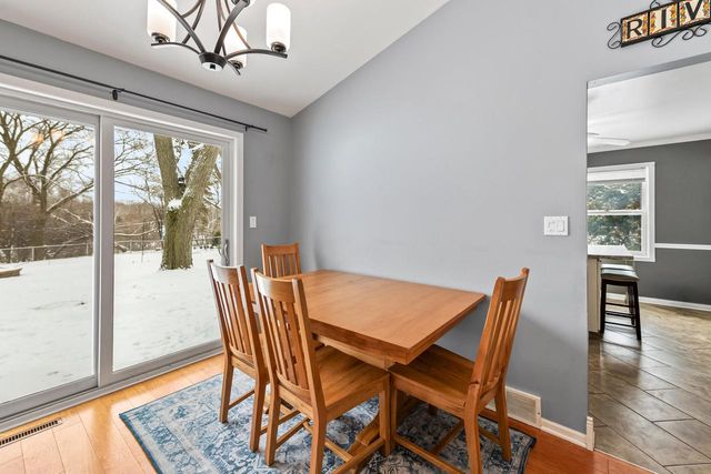 534 Woodridge DRIVE, Grafton, WI 53024