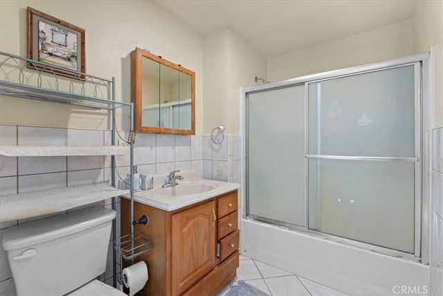 6902 Quakertown Avenue, Winnetka, CA 91306