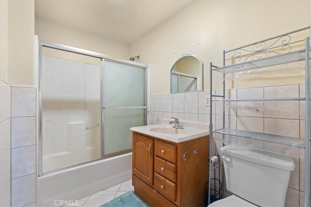 6902 Quakertown Avenue, Winnetka, CA 91306