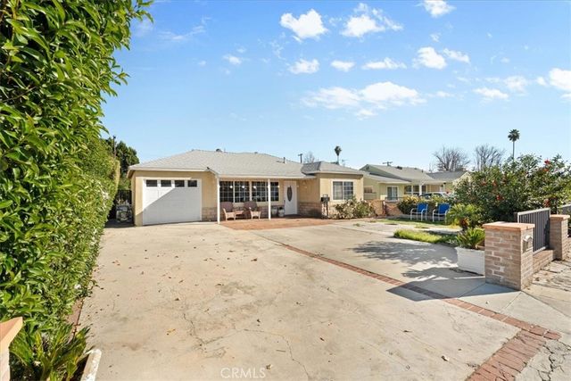 6902 Quakertown Avenue, Winnetka, CA 91306