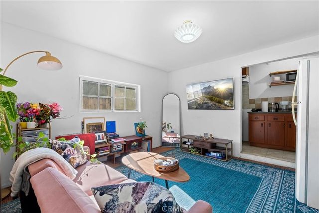 6902 Quakertown Avenue, Winnetka, CA 91306