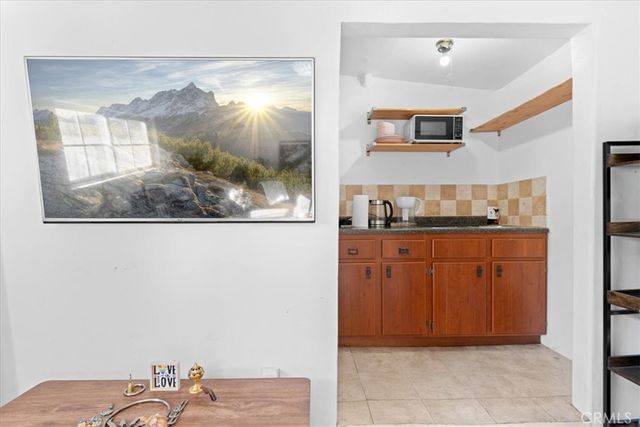 6902 Quakertown Avenue, Winnetka, CA 91306