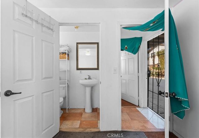 6902 Quakertown Avenue, Winnetka, CA 91306