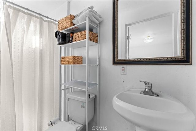 6902 Quakertown Avenue, Winnetka, CA 91306