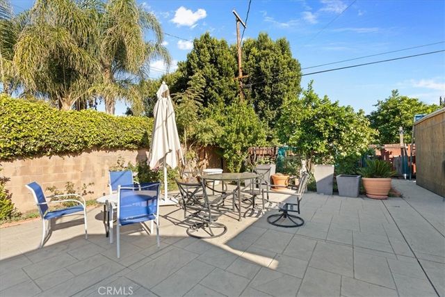 6902 Quakertown Avenue, Winnetka, CA 91306