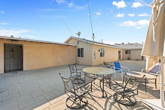 6902 Quakertown Avenue, Winnetka, CA 91306