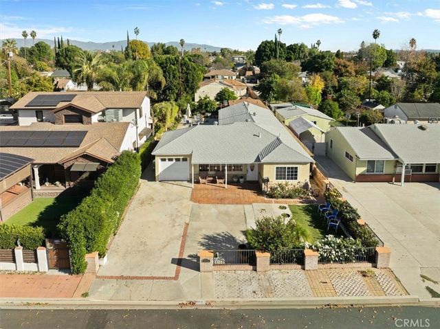 6902 Quakertown Avenue, Winnetka, CA 91306