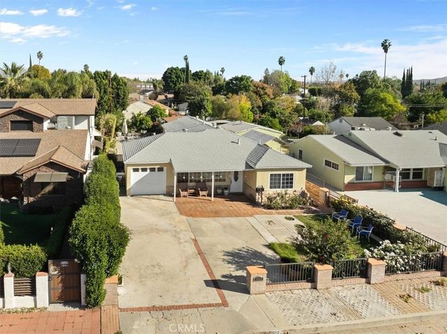 6902 Quakertown Avenue, Winnetka, CA 91306