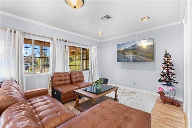 6902 Quakertown Avenue, Winnetka, CA 91306