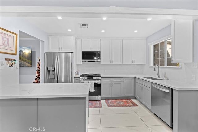 6902 Quakertown Avenue, Winnetka, CA 91306