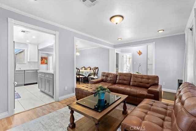 6902 Quakertown Avenue, Winnetka, CA 91306