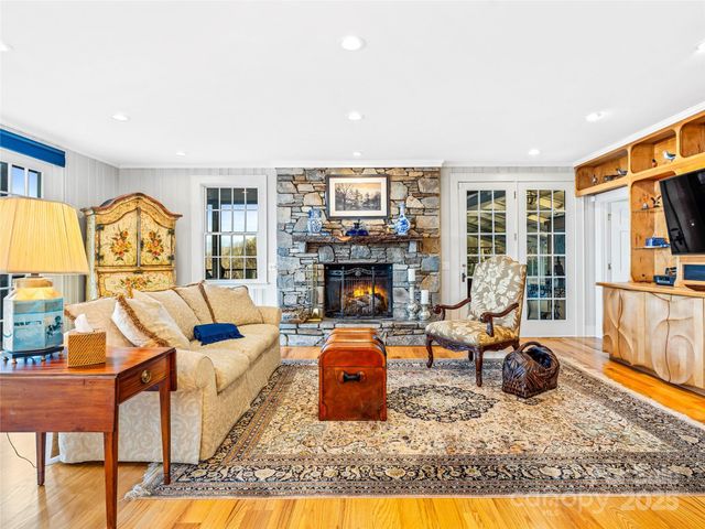 35 Peach Knob Drive, Asheville, NC 28804