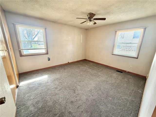 720 W Cooper Street, Maryville, MO 64468