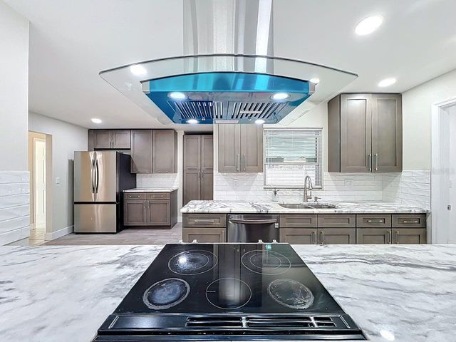 459 LONGWOOD CIRCLE, Longwood, FL 32750