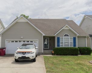 3689 Nadia Dr, Clarksville, TN 37040