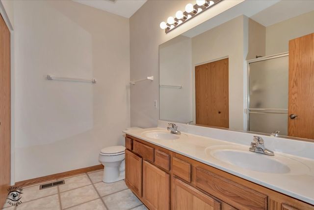 670 S Wellston Lane, Romeoville, IL 60446