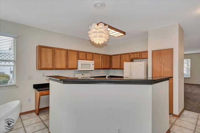 670 S Wellston Lane, Romeoville, IL 60446