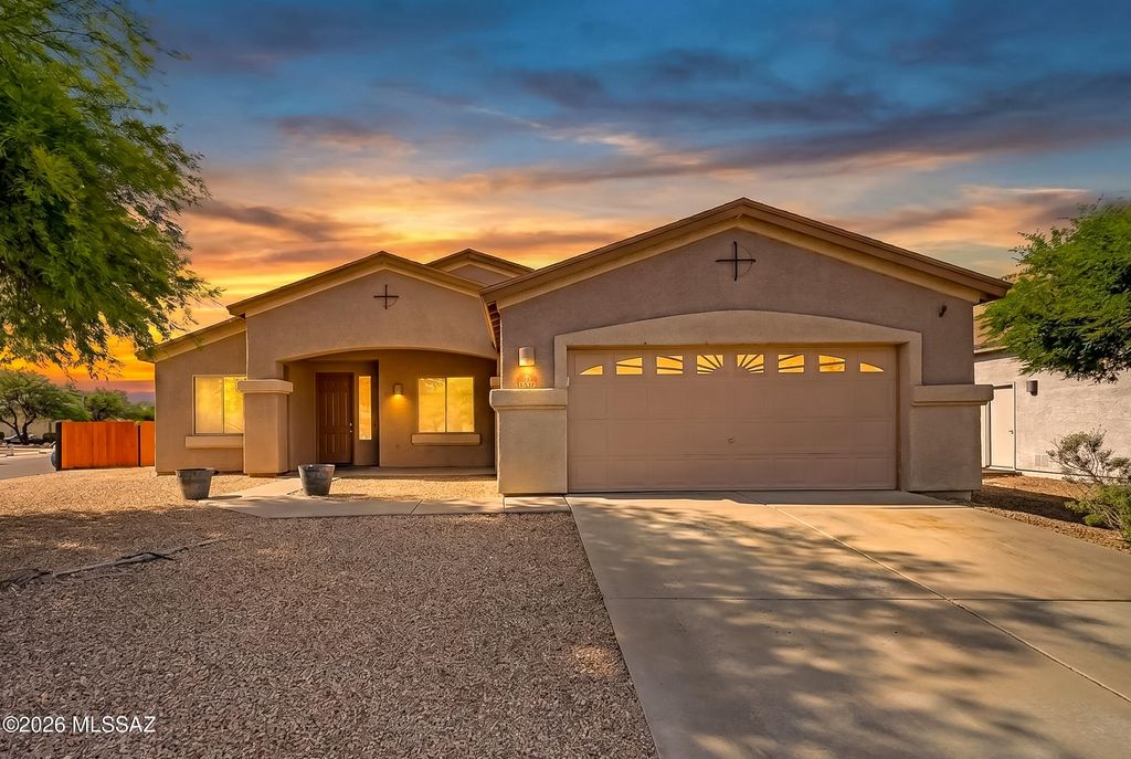 8379 W Avecenna Street, Tucson, AZ 85757