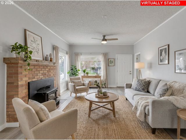 148 Se HOUCK Ave, Roseburg, OR 97470