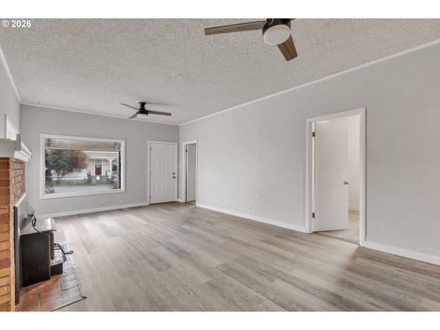 148 Se HOUCK Ave, Roseburg, OR 97470