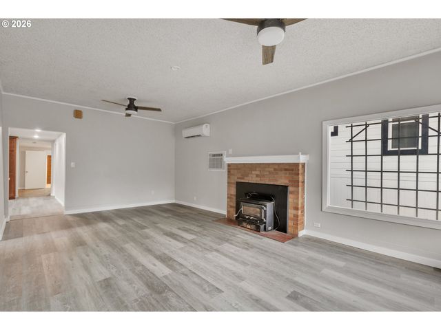 148 Se HOUCK Ave, Roseburg, OR 97470