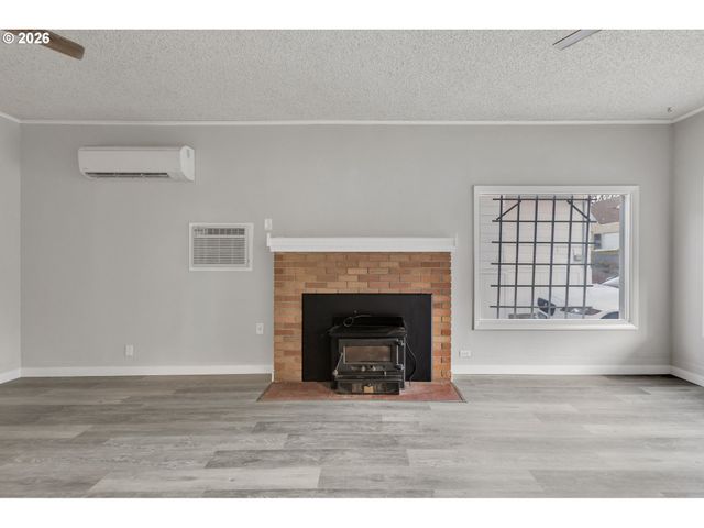 148 Se HOUCK Ave, Roseburg, OR 97470