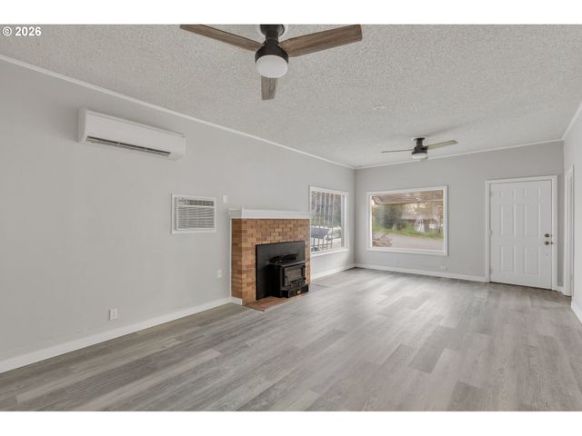 148 Se HOUCK Ave, Roseburg, OR 97470