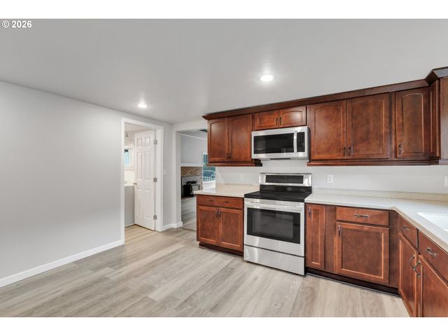 148 Se HOUCK Ave, Roseburg, OR 97470