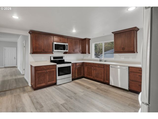 148 Se HOUCK Ave, Roseburg, OR 97470