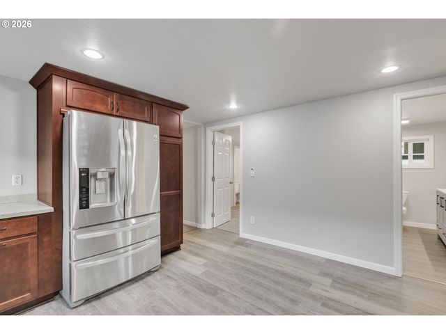 148 Se HOUCK Ave, Roseburg, OR 97470