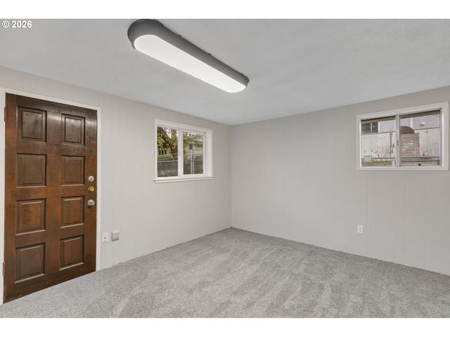 148 Se HOUCK Ave, Roseburg, OR 97470