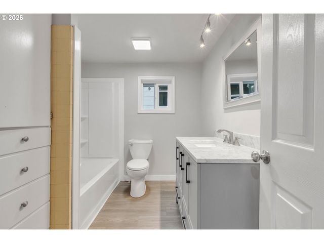 148 Se HOUCK Ave, Roseburg, OR 97470