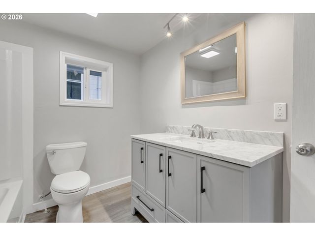 148 Se HOUCK Ave, Roseburg, OR 97470