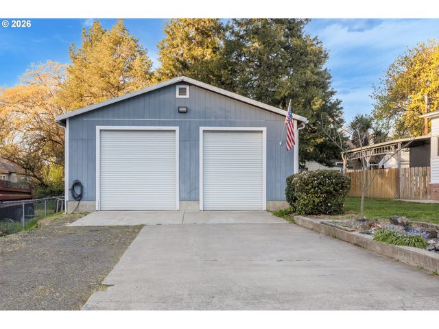 148 Se HOUCK Ave, Roseburg, OR 97470