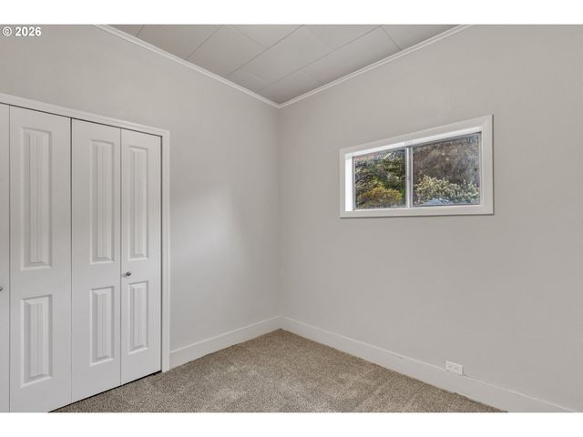 148 Se HOUCK Ave, Roseburg, OR 97470