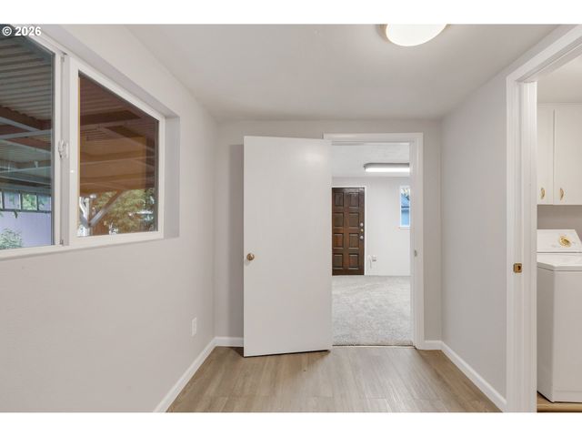 148 Se HOUCK Ave, Roseburg, OR 97470