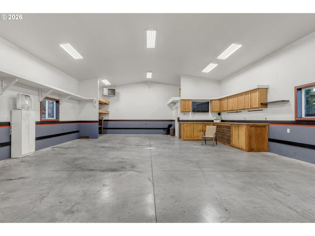 148 Se HOUCK Ave, Roseburg, OR 97470