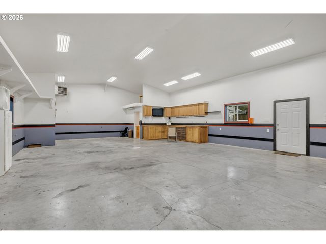 148 Se HOUCK Ave, Roseburg, OR 97470