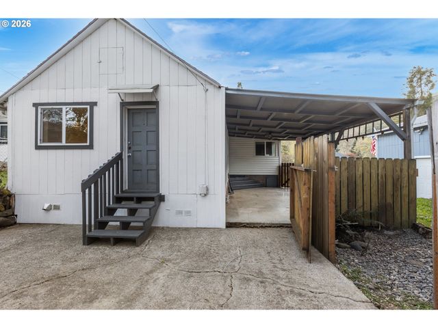 148 Se HOUCK Ave, Roseburg, OR 97470