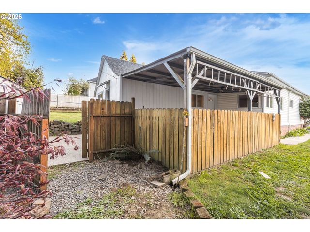 148 Se HOUCK Ave, Roseburg, OR 97470