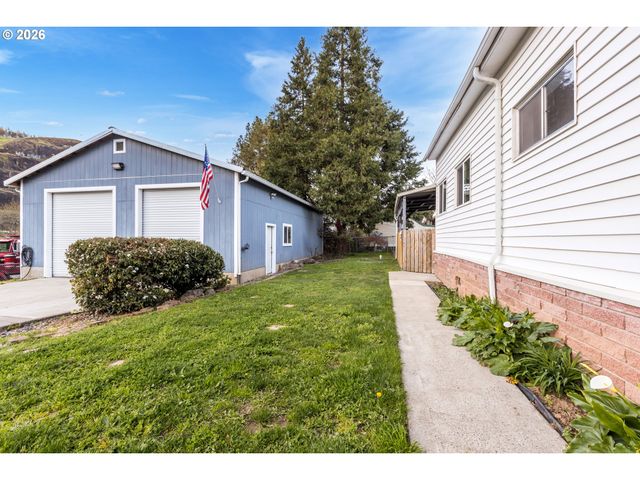 148 Se HOUCK Ave, Roseburg, OR 97470