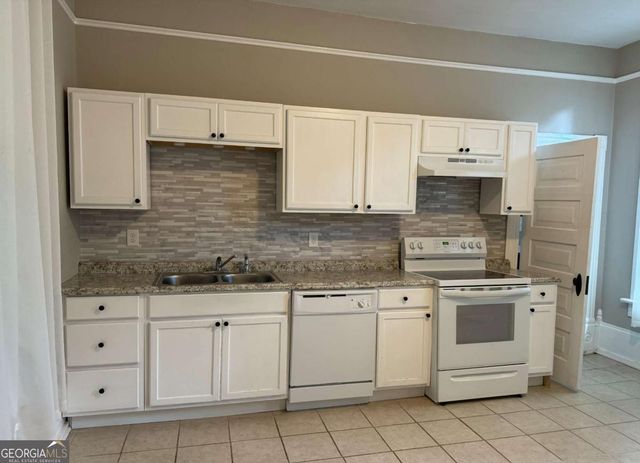 316 College Street, Carrollton, GA 30117