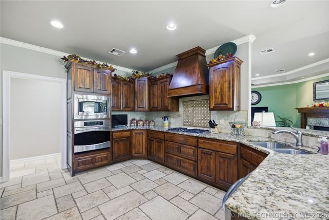 16657 E 79th Street North, Owasso, OK 74055