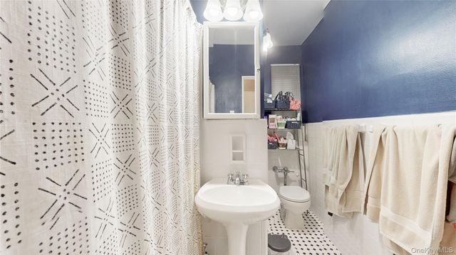 67-38 108th Street C17, Forest Hills, NY 11375