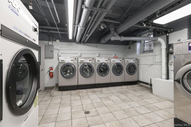 67-38 108th Street C17, Forest Hills, NY 11375